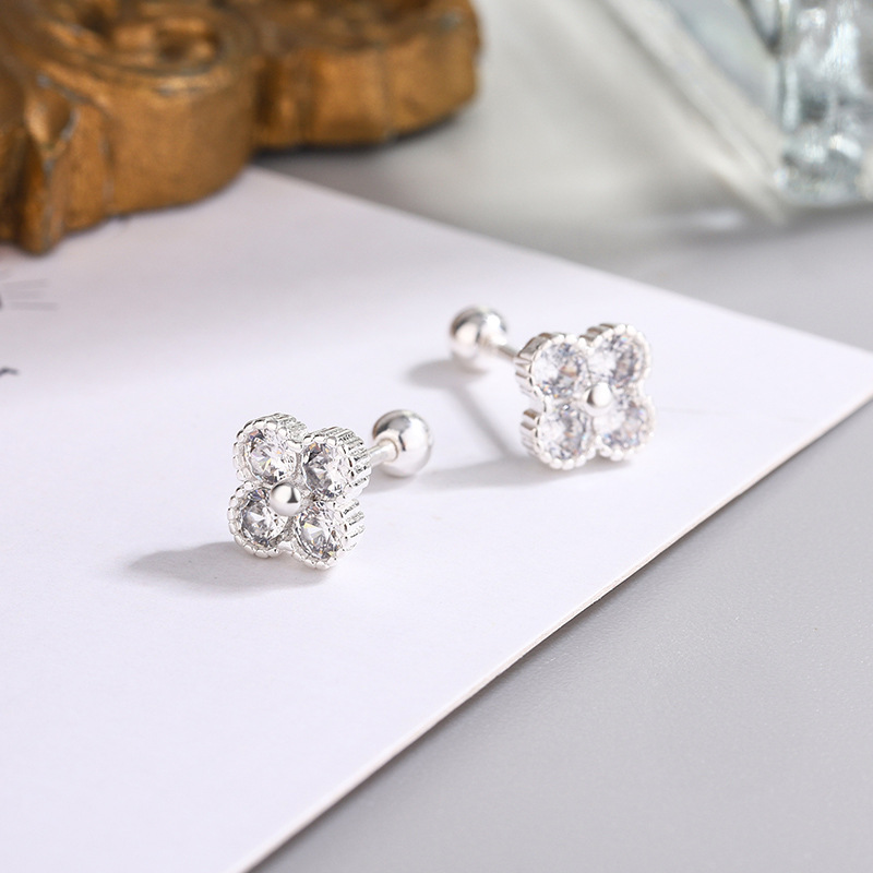 Pendientes pequeños de Plata d - Body Jewelry Diamond reseña y precio